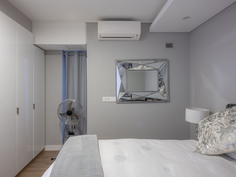 To Let 1 Bedroom Property for Rent in Green Point Western Cape